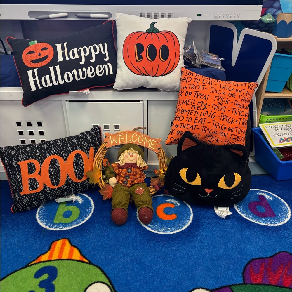 6 Piece Halloween Decor for Classroom or Home - 6 Piece Set for 1 Price
